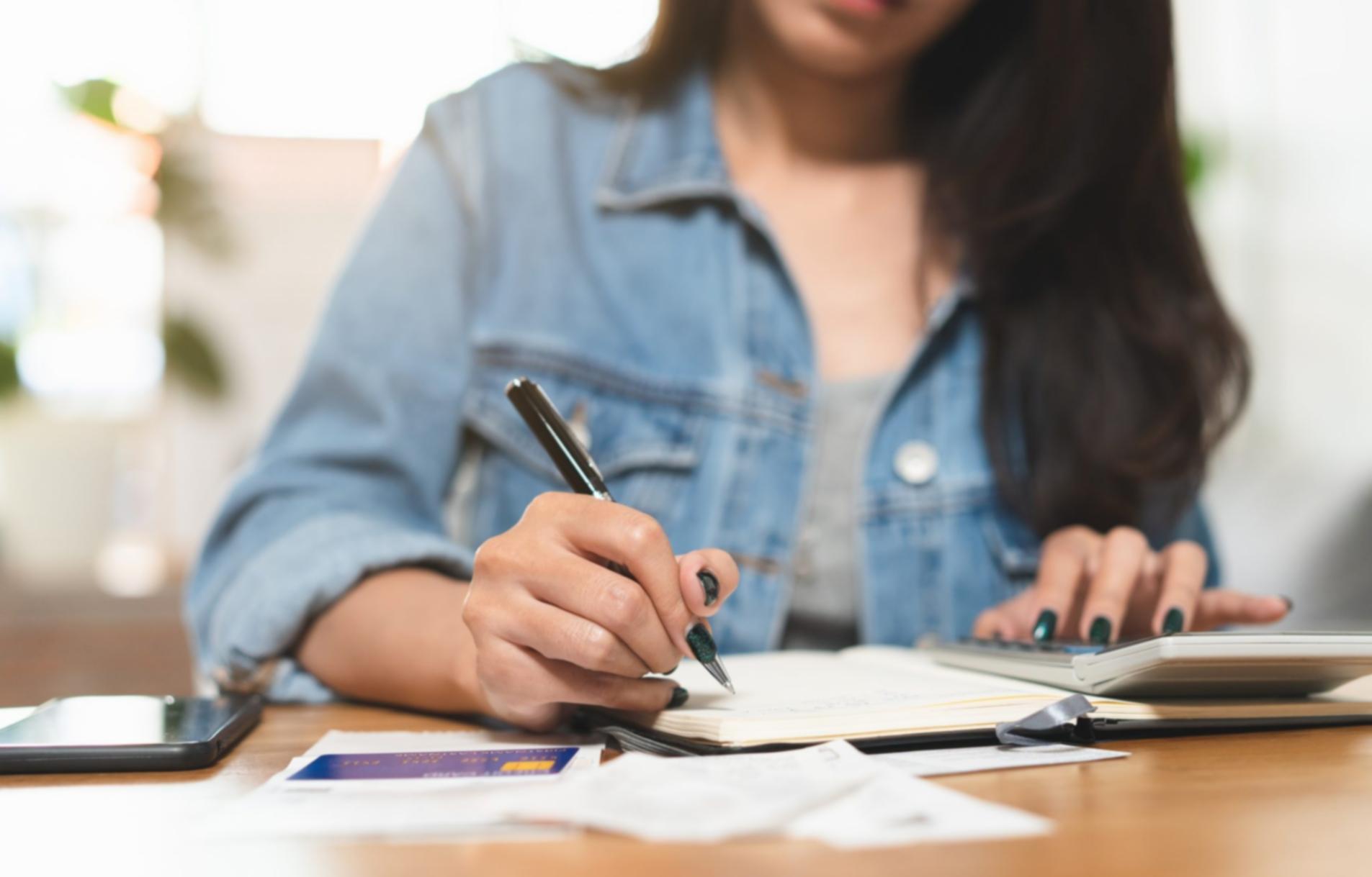 Deltagare i venture building program arbetar tillsammans med strategisk planering och affärsutveckling